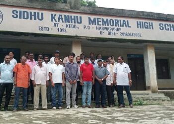 Jamshedpur rural school : सिदो कान्हू मेमोरियल हाई स्कूल केडो में प्रबंधन कमिटी का हुआ पुनर्गठन, युवा आदिवासी नेता पलटन मुर्मू बने अध्यक्ष Jamshedpur rural school : सिदो कान्हू मेमोरियल हाई स्कूल केडो में प्रबंधन कमिटी का हुआ पुनर्गठन, युवा आदिवासी नेता पलटन मुर्मू बने अध्यक्ष