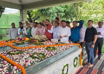 Jamshedpur nirmal mahato death anniversary : शहीद निर्मल महतो को श्रद्धांजलि देने पहुंचे आजसू सुप्रीमो सुदेश महतो, सांसद विद्युत महतो समेत कई दलों के नेताओं ने भी दी श्रद्धांजलि