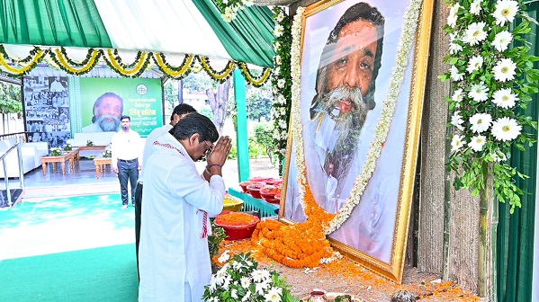Jharkhand pays homage to guruji Shibu soren : झारखंड के मुख्यमंत्री ने दिवंगत दिशोम गुरु शिबू सोरेन की प्रथम पुण्यतिथि पर अर्पित की भावभीनी श्रद्धांजलि, गुरुजी को किया गया नमन Jharkhand pays homage to guruji Shibu soren : झारखंड के मुख्यमंत्री ने दिवंगत दिशोम गुरु शिबू सोरेन की प्रथम पुण्यतिथि पर अर्पित की भावभीनी श्रद्धांजलि, गुरुजी को किया गया नमन
