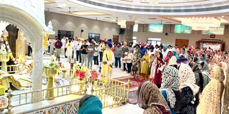 jamshedpur sikh samaj- “बाणी गुरू, गुरू है बाणी विचि बाणी अमृत सारे …”साकची गुरुद्वारा में श्रद्धाभाव से मनाया गया गुरु ग्रंथ साहिब जी का 422वां प्रथम प्रकाश पर्व, उमड़ी संगत ने माथा टेक कर की सरबत के भले की अरदास jamshedpur sikh samaj- “बाणी गुरू, गुरू है बाणी विचि बाणी अमृत सारे …”साकची गुरुद्वारा में श्रद्धाभाव से मनाया गया गुरु ग्रंथ साहिब जी का 422वां प्रथम प्रकाश पर्व, उमड़ी संगत ने माथा टेक कर की सरबत के भले की अरदास