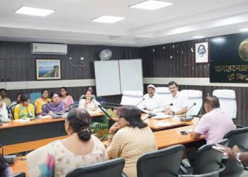 Jamshedpur dc education department review- उपायुक्त की अध्यक्षता में हुई शिक्षा विभाग की मासिक समीक्षा बैठक, विद्यालयों में शैक्षणिक एवं आधारभूत सुविधाओं की प्रगति की हुई समीक्षा,छात्र-छात्राओं की शत-प्रतिशत उपस्थिति, आधार एवं जन्म प्रमाण पत्र, छात्रवृत्ति तथा बोर्ड परीक्षा परिणाम में सुधार को लेकर दिए गए आवश्यक निर्देश Jamshedpur dc education department review- उपायुक्त की अध्यक्षता में हुई शिक्षा विभाग की मासिक समीक्षा बैठक, विद्यालयों में शैक्षणिक एवं आधारभूत सुविधाओं की प्रगति की हुई समीक्षा,छात्र-छात्राओं की शत-प्रतिशत उपस्थिति, आधार एवं जन्म प्रमाण पत्र, छात्रवृत्ति तथा बोर्ड परीक्षा परिणाम में सुधार को लेकर दिए गए आवश्यक निर्देश