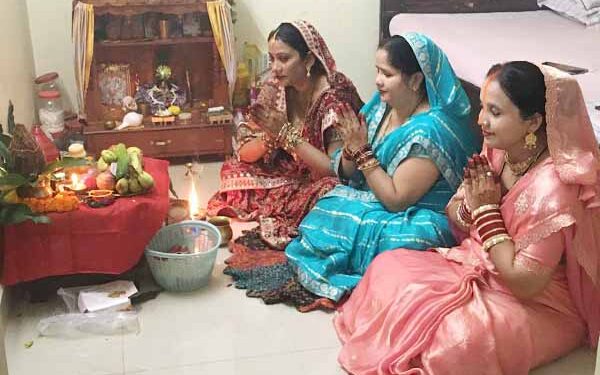 jamshedpur hartalika teej- जमशेदपुर व आसपास के इलाकों में हरतालिका तीज की धूम, निर्जला व्रत,सोलह शृंगार व शिव पार्वती की पूजा, मंगलवार को पारण jamshedpur hartalika teej- जमशेदपुर व आसपास के इलाकों में हरतालिका तीज की धूम, निर्जला व्रत,सोलह शृंगार व शिव पार्वती की पूजा, मंगलवार को पारण