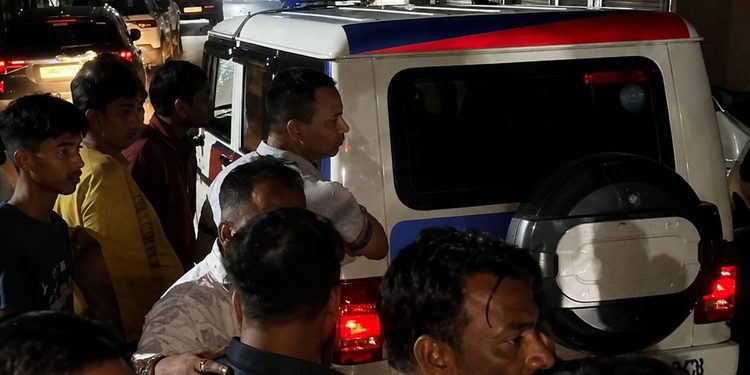 Jamshedpur jugsalai firing : जुगसलाई गद्दी मोहल्ला के पास लड़को में मारपीट, गोली चलने की सूचना, video Jamshedpur jugsalai firing : जुगसलाई गद्दी मोहल्ला के पास लड़को में मारपीट, गोली चलने की सूचना, video