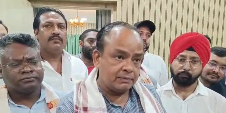Jharkhand health minister in Jamshedpur : झारखंड में दूसरे राज्यों से बुलाए जाएंगे चिकित्सक, एमजीएम अस्पताल बनेगा शान, स्वास्थ्य मंत्री इरफ़ान का जमशेदपुर में ऐलान, देखिये – video Jharkhand health minister in Jamshedpur : झारखंड में दूसरे राज्यों से बुलाए जाएंगे चिकित्सक, एमजीएम अस्पताल बनेगा शान, स्वास्थ्य मंत्री इरफ़ान का जमशेदपुर में ऐलान, देखिये – video