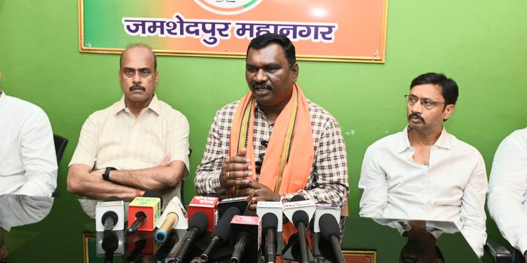 Jamshedpur bjp : पीएम नरेंद्र मोदी के जनसेवा में 25 वर्ष पूर्ण होने पर भाजपा जमशेदपुर महानगर चलाएगी एक महीने का सेवा संकल्प अभियान, 17 सितंबर को ‘आशीर्वाद का दीया’ जलाकर प्रधानमंत्री नरेंद्र मोदी को दें आशीर्वाद