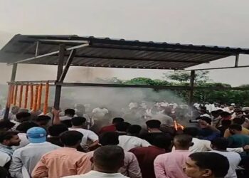 jharkhand minister funeral-मंत्री सुदिव्य सोनू पंचतत्व में विलीन, बेटे ने दी मुखाग्नि, अंतिम यात्रा में सीएम हेमंत सोरेन ने अर्थी को कंधा दिया jharkhand minister funeral-मंत्री सुदिव्य सोनू पंचतत्व में विलीन, बेटे ने दी मुखाग्नि, अंतिम यात्रा में सीएम हेमंत सोरेन ने अर्थी को कंधा दिया
