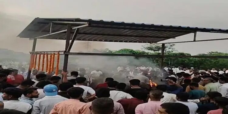 jharkhand minister funeral-मंत्री सुदिव्य सोनू पंचतत्व में विलीन, बेटे ने दी मुखाग्नि, अंतिम यात्रा में सीएम हेमंत सोरेन ने अर्थी को कंधा दिया jharkhand minister funeral-मंत्री सुदिव्य सोनू पंचतत्व में विलीन, बेटे ने दी मुखाग्नि, अंतिम यात्रा में सीएम हेमंत सोरेन ने अर्थी को कंधा दिया