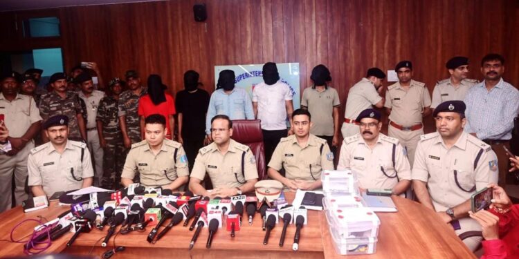 jamshedpur businessman nikhar sablok murder case solved : जमशेदपुर के कारोबारी निखार सबलोक हत्याकांड का खुलासा, अखिलेश सिंह व गणेश सिंह के बीच टकराव का भी हो सकता है मामला, राघव था कांड का मास्टर माइंड, देखिये – video