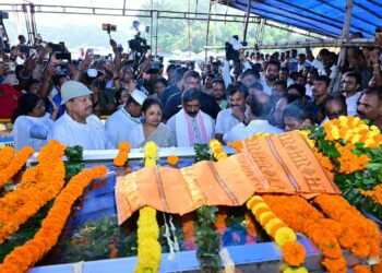 jharkhand cm hemant soren pays tribute-दिवंगत मंत्री सुदिव्य कुमार के आकस्मिक निधन पर मुख्यमंत्री ने जताया गहरा शोक, गिरिडीह पहुंचकर दी भावभीनी श्रद्धांजलि