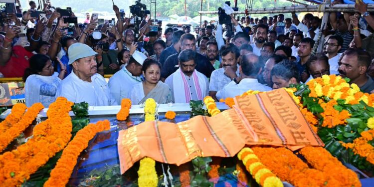 jharkhand cm hemant soren pays tribute-दिवंगत मंत्री सुदिव्य कुमार के आकस्मिक निधन पर मुख्यमंत्री ने जताया गहरा शोक, गिरिडीह पहुंचकर दी भावभीनी श्रद्धांजलि