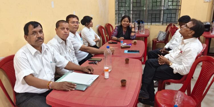 jamshedpur janhit sanrakshan trust- शिक्षा के प्रकाश से समाज निर्माण को मिलेगी नई दिशा,शिक्षक दिवस पर पांच शिक्षक-शिक्षिकाएं होंगी सम्मानित, जनहित संरक्षण ट्रस्ट की बैठक में अहम निर्णय jamshedpur janhit sanrakshan trust- शिक्षा के प्रकाश से समाज निर्माण को मिलेगी नई दिशा,शिक्षक दिवस पर पांच शिक्षक-शिक्षिकाएं होंगी सम्मानित, जनहित संरक्षण ट्रस्ट की बैठक में अहम निर्णय