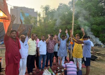 jamshedpur durga puja : गोलमुरी में दुर्गा पूजा के मौके पर यहां होती है शिव-पार्वती की पूजा, हुआ विधिवत भूमि पूजन jamshedpur durga puja : गोलमुरी में दुर्गा पूजा के मौके पर यहां होती है शिव-पार्वती की पूजा, हुआ विधिवत भूमि पूजन