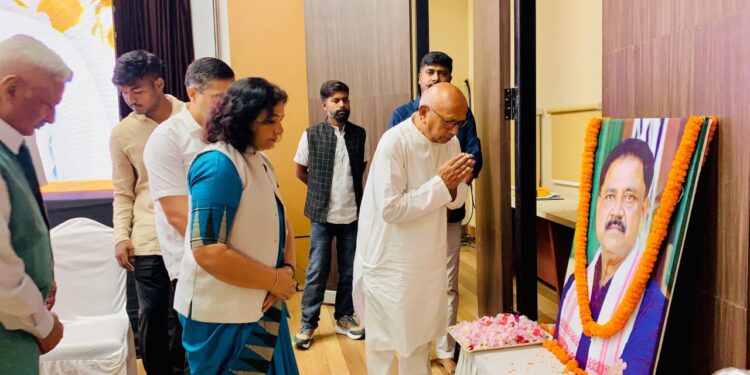 jamshedpur seminar-मंत्री सुदिव्य कुमार सोनू का निधन, सरयू राय का सेमिनार स्थगित, नई तारीख का होगा ऐलान, सेमिनार का मंच बदला शोकसभा में, सैकड़ों लोगों ने दी श्रद्धांजलि,  विधायक ने कहा- दुर्भाग्य है कि आज मुझे सुदिव्य को श्रद्धांजलि देनी पड़ रही है