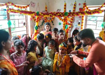jamshedpur rural-नारगा स्कूल में जन्माष्टमी आयोजित, राधा-कृष्ण के रूप में सजे नन्हे बच्चों ने मनमोहा, मटकी फोड़ में गूंजा ‘गोविंदा आला रे’