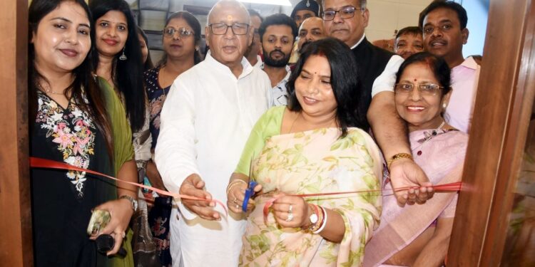 jamshedpur festival exhibition fair-बिष्टुपुर तुलसी भवन में तीन दिवसीय फेस्टिवल प्रदर्शनी मेला का शुभारंभ, महिला उद्यमियों ने लगाए 53 स्टॉल,घरेलू उद्योगों से जुड़ी महिलाओं को एक मंच देने का प्रयास jamshedpur festival exhibition fair-बिष्टुपुर तुलसी भवन में तीन दिवसीय फेस्टिवल प्रदर्शनी मेला का शुभारंभ, महिला उद्यमियों ने लगाए 53 स्टॉल,घरेलू उद्योगों से जुड़ी महिलाओं को एक मंच देने का प्रयास