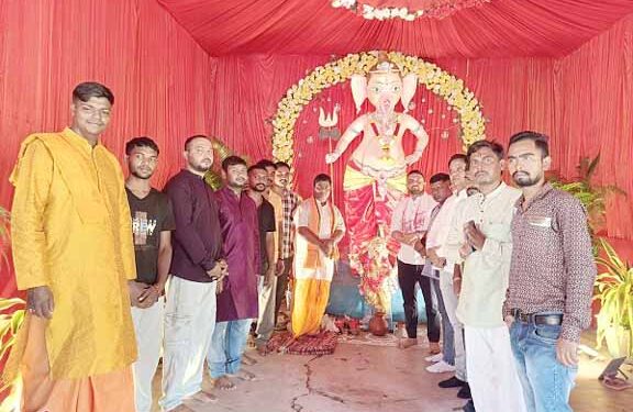 jamshedpur-rural- जादूगोड़ा में गणेश पूजा पंडाल का हुआ उद्घाटन, झामुमो प्रवक्ता कुणाल षाड़ंगी ने पूजा कर क्षेत्रवासियों की सुख-समृद्धि की कामना की jamshedpur-rural- जादूगोड़ा में गणेश पूजा पंडाल का हुआ उद्घाटन, झामुमो प्रवक्ता कुणाल षाड़ंगी ने पूजा कर क्षेत्रवासियों की सुख-समृद्धि की कामना की