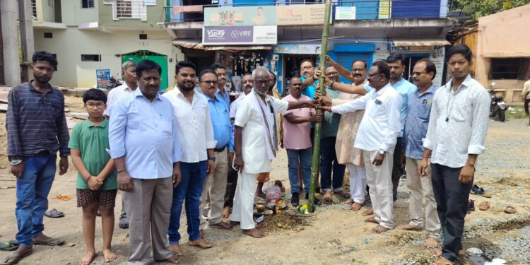 jamshedpur rural bhumi pujan- हाता में 3.50 लाख की लागत से बनेगा भव्य दुर्गा पूजा पंडाल, भूमि पूजन सम्पन्न jamshedpur rural bhumi pujan- हाता में 3.50 लाख की लागत से बनेगा भव्य दुर्गा पूजा पंडाल, भूमि पूजन सम्पन्न