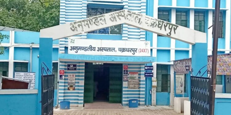 west singhbhum ckp- आसनतलिया में डायन- बिसाही का आरोप लगाकर वृद्ध महिला को मारपीट कर किया जख्मी, चक्रधरपुर अनुमंडल अस्पताल में भर्ती west singhbhum ckp- आसनतलिया में डायन- बिसाही का आरोप लगाकर वृद्ध महिला को मारपीट कर किया जख्मी, चक्रधरपुर अनुमंडल अस्पताल में भर्ती