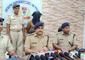 jamshedpur police action- बहरागोड़ा में पुलिस की बड़ी कार्रवाई, एक क्विंटल से अधिक गांजा के एक युवक गिरफ्तार, भुवनेश्वर से खड़गपुर जा रहा था गांजा, कार, मोबाइल व नकदी बरामद jamshedpur police action- बहरागोड़ा में पुलिस की बड़ी कार्रवाई, एक क्विंटल से अधिक गांजा के एक युवक गिरफ्तार, भुवनेश्वर से खड़गपुर जा रहा था गांजा, कार, मोबाइल व नकदी बरामद