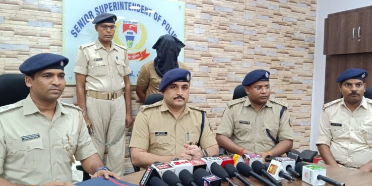 jamshedpur police action- बहरागोड़ा में पुलिस की बड़ी कार्रवाई, एक क्विंटल से अधिक गांजा के एक युवक गिरफ्तार, भुवनेश्वर से खड़गपुर जा रहा था गांजा, कार, मोबाइल व नकदी बरामद jamshedpur police action- बहरागोड़ा में पुलिस की बड़ी कार्रवाई, एक क्विंटल से अधिक गांजा के एक युवक गिरफ्तार, भुवनेश्वर से खड़गपुर जा रहा था गांजा, कार, मोबाइल व नकदी बरामद