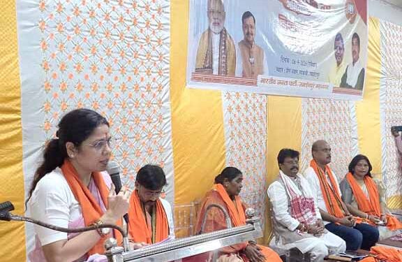 jamshedpur bjp workshop-पीएम नरेंद्र मोदी के 25 वर्षों की सेवा-यात्रा को जन-जन तक पहुंचाएगा भाजपा का ‘सेवा संकल्प अभियान, भाजपा जमशेदपुर महानगर की जिला स्तरीय कार्यशाला सम्पन्न, अभियान को बूथ स्तर तक पहुंचाने की तैयारी हुई तेज jamshedpur bjp workshop-पीएम नरेंद्र मोदी के 25 वर्षों की सेवा-यात्रा को जन-जन तक पहुंचाएगा भाजपा का ‘सेवा संकल्प अभियान, भाजपा जमशेदपुर महानगर की जिला स्तरीय कार्यशाला सम्पन्न, अभियान को बूथ स्तर तक पहुंचाने की तैयारी हुई तेज