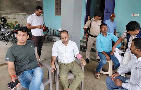 Bihar Vigilance Action- बिहार में निगरानी विभाग की कार्रवाई, बांका में रिश्वत लेते बीडीओ गिरफ्तार, योजनाओं में पांच प्रतिशत कमीशन मांगने का आरोप Bihar Vigilance Action- बिहार में निगरानी विभाग की कार्रवाई, बांका में रिश्वत लेते बीडीओ गिरफ्तार, योजनाओं में पांच प्रतिशत कमीशन मांगने का आरोप