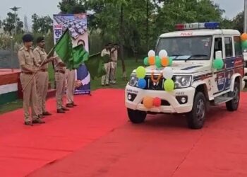 saraikela kharsawan police-सरायकेला खरसावां पुलिस को मिली 19 नयी बोलेरो, एसपी ने किया वाहनों को रवाना, खुद पेट्रोलिंग बोलेरो को कोलेबिरा तक ले गए, पुलिस की गश्त व्यवस्था का लिया जायजा, गश्ती में होगी सहूलियत
