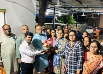 jamshedpur mla saryu roy meets pm awas yojna residents : पीएम आवास योजना के वाशिंदों ने जमशेदपुर के विधायक सरयू राय से मिलकर रखीं समस्याएं, सीवेज सिस्टम जल्द पूरा कराने का आग्रह, अधिकारियों से समाधान में तेजी लाने को कहा jamshedpur mla saryu roy meets pm awas yojna residents : पीएम आवास योजना के वाशिंदों ने जमशेदपुर के विधायक सरयू राय से मिलकर रखीं समस्याएं, सीवेज सिस्टम जल्द पूरा कराने का आग्रह, अधिकारियों से समाधान में तेजी लाने को कहा