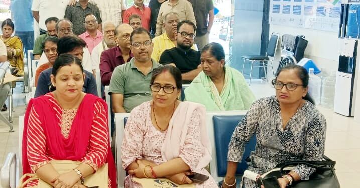 jamshedpur eye check-up camp-बाराद्वारी में लगा निःशुल्क नेत्र जांच शिविर, 76 लोगों ने कराई आंखों की जांच,11 मोतियाबिंद मरीजों का होगा मुफ्त ऑपरेशन jamshedpur eye check-up camp-बाराद्वारी में लगा निःशुल्क नेत्र जांच शिविर, 76 लोगों ने कराई आंखों की जांच,11 मोतियाबिंद मरीजों का होगा मुफ्त ऑपरेशन