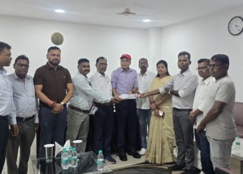 jharkhand pan tanti samaj : कोल्हान प्रमंडल के पान तांती समाज को अनुसूचित जाति की सूची में शामिल करने के लिए मंत्री चमरा लिण्डा को सौंपा ज्ञापन, सकारात्मक आश्वासन jharkhand pan tanti samaj : कोल्हान प्रमंडल के पान तांती समाज को अनुसूचित जाति की सूची में शामिल करने के लिए मंत्री चमरा लिण्डा को सौंपा ज्ञापन, सकारात्मक आश्वासन