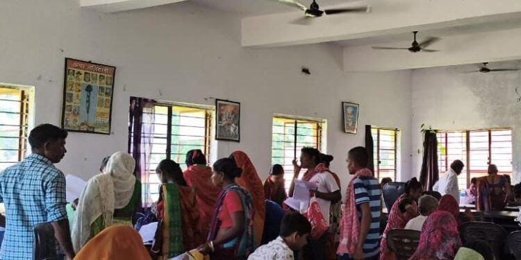 Jamshedpur rural-उलदा में लगा मतदाता सूची पुनरीक्षण शिविर, 328 विसंगतियां मिलीं,ग्रामीणों में नाराजगी