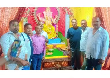 jamshedpur ganesh puja : सोनारी में गणेश पूजा पंडाल का उदघाटन, झामुमो नेता बबन राय और कांग्रेस नेता अमित श्रीवास्तव ने की भगवान गणेश की अराधना jamshedpur ganesh puja : सोनारी में गणेश पूजा पंडाल का उदघाटन, झामुमो नेता बबन राय और कांग्रेस नेता अमित श्रीवास्तव ने की भगवान गणेश की अराधना