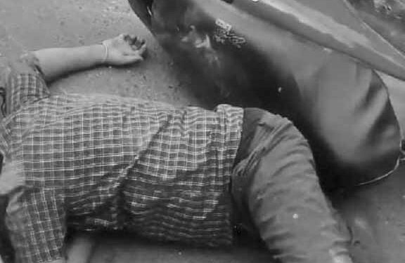 jamshedpur road accident-एग्रिको चौक के पास सड़क हादसा, हाइवा की चपेट में आया स्कूटी सवार, पिता की मौत, बेटे की स्थिति नाजुक, देखिए video jamshedpur road accident-एग्रिको चौक के पास सड़क हादसा, हाइवा की चपेट में आया स्कूटी सवार, पिता की मौत, बेटे की स्थिति नाजुक, देखिए video