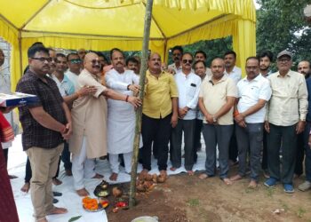 jamshedpur bhumi pujan- एग्रिको दुर्गा पूजा पंडाल निर्माण कार्य के लिए हुआ भूमि पूजन, पूर्व सीएम रघुवर दास समेत कई लोग हुए शामिल, इस वर्ष भव्य पंडाल के साथ मेले का भी होगा आयोजन
