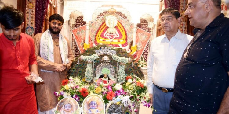 jamshedpur narayani seva trust-सोनारी के नारायणी धाम में धूमधाम से मना श्रीकृष्ण जन्मोत्सव,भजनों पर झूमे श्रद्धालु