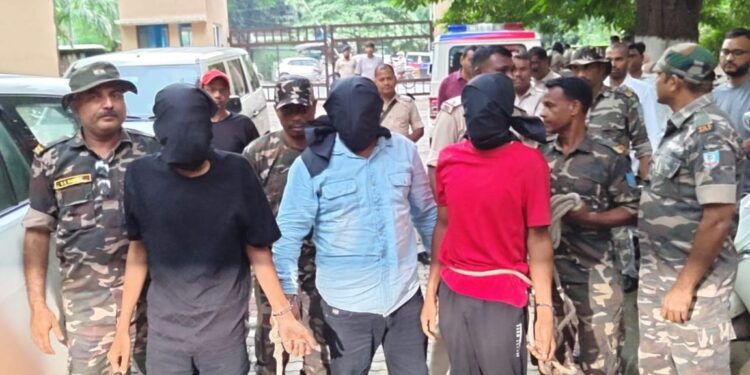Jamshedpur nikhar sablok police action : जमशेदपुर के कारोबारी निखार सबलोक हत्याकांड से जुड़े अपराधियों के वित्तीय स्थिति की भी जांच करायेगी पुलिस, इस कांड में जमशेदपुर में भी एक केस दर्ज Jamshedpur nikhar sablok police action : जमशेदपुर के कारोबारी निखार सबलोक हत्याकांड से जुड़े अपराधियों के वित्तीय स्थिति की भी जांच करायेगी पुलिस, इस कांड में जमशेदपुर में भी एक केस दर्ज
