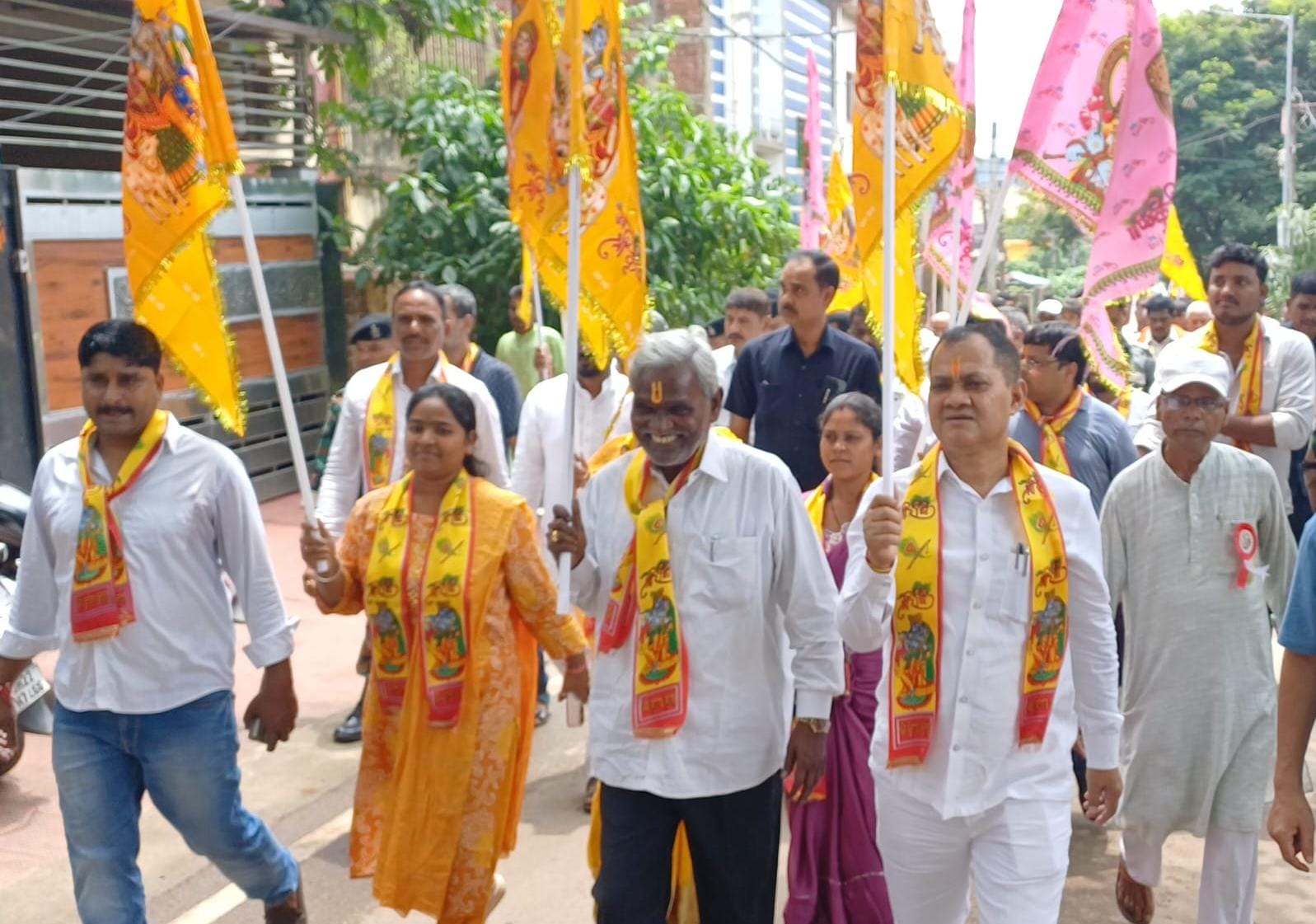Adityapur krishna Janmotsav : आदित्यपुर में श्रीकृष्ण जन्मोत्सव की रही धूम, शोभायात्रा में उमड़े हजारों श्रद्धालु, पूर्व मुख्यमंत्री चंपाई सोरेन ने कहा – भगवान कृष्ण का जीवन अन्याय के खिलाफ संघर्ष की सबसे बड़ी प्रेरणा Adityapur krishna Janmotsav : आदित्यपुर में श्रीकृष्ण जन्मोत्सव की रही धूम, शोभायात्रा में उमड़े हजारों श्रद्धालु, पूर्व मुख्यमंत्री चंपाई सोरेन ने कहा – भगवान कृष्ण का जीवन अन्याय के खिलाफ संघर्ष की सबसे बड़ी प्रेरणा