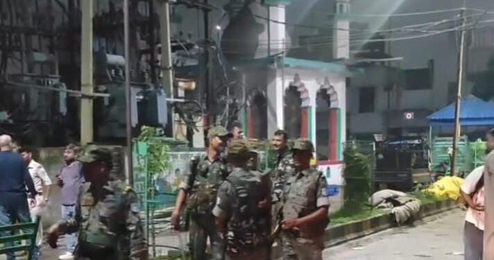 Jamshedpur hungama : जुगसलाई में दो समुदाय के लोगों में बवाल, पुलिस को चलानी पड़ी गोली, देखिये – video Jamshedpur hungama : जुगसलाई में दो समुदाय के लोगों में बवाल, पुलिस को चलानी पड़ी गोली, देखिये – video