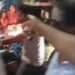 Jamshedpur crime – मानगो पेट्रोल पंप के पास युवती की पिटाई, युवक को लोगों ने पकड़ा, पुलिस को सौंपा, देखिए – video Jamshedpur crime – मानगो पेट्रोल पंप के पास युवती की पिटाई, युवक को लोगों ने पकड़ा, पुलिस को सौंपा, देखिए – video