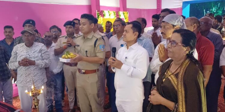 Adityapur ganesh puja pandal : न्यू डिस्को क्लब आदित्यपुर में गणेश पूजा पंडाल श्रद्धालुओं के लिए खुला: एसपी ने विधि-व्यवस्था का लिया जायजा, शांति व सद्भाव की अपील