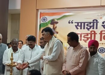 Jamshedpur sarvoday samity : बिष्टुपुर में ‘साझी शहादत साझी विरासत’ विषय पर संगोष्ठी आयोजित, पूर्व सांसद आनंद मोहन सिंह ने कहा – देश आज जहरीले दौर से गुजर रहा है, इसे तोड़ने की हो रही साजिश