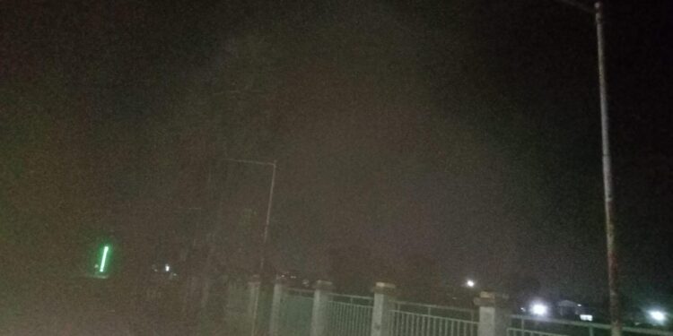 Jamshedpur rural issue – चाकुलिया नगर पंचायत के पक्का घाट तालाब के पास लगी लाइटें खराब, तालाब के पास पसरा अंधेरा Jamshedpur rural issue – चाकुलिया नगर पंचायत के पक्का घाट तालाब के पास लगी लाइटें खराब, तालाब के पास पसरा अंधेरा