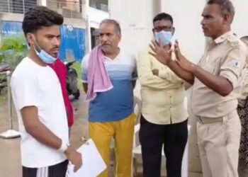 Jamshedpur mgm issue : एमजीएम अस्पताल में डॉक्टरों की नियमित उपस्थिति को लेकर शिकायतें, एक मरीज ने निजी अस्पताल का किया रुख Jamshedpur mgm issue : एमजीएम अस्पताल में डॉक्टरों की नियमित उपस्थिति को लेकर शिकायतें, एक मरीज ने निजी अस्पताल का किया रुख