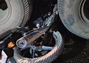 Jamshedpur accident: सुनसुनिया गेट के पास हाइवा ने बाइक सवार को रौंदा, हालत नाजुक Jamshedpur accident: सुनसुनिया गेट के पास हाइवा ने बाइक सवार को रौंदा, हालत नाजुक