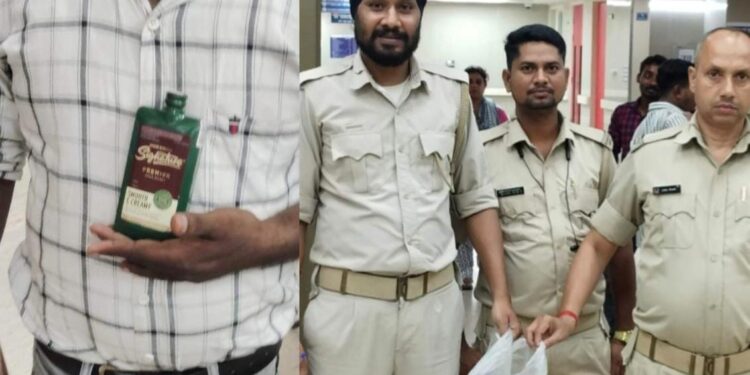 Jamshedpur mgm hospital – एमजीएम अस्पताल में होमगार्ड जवानों ने चलाया जांच अभियान, तंबाकू उत्पाद जब्त, शराब की बोतल के साथ भी एक पकड़ाया
