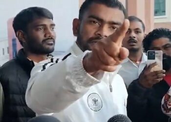 Mla jayram mahato case : विधायक जयराम महतो को एमपी/एमएलए कोर्ट से बड़ा झटका, बरवाअड्डा मामले में गिरफ्तारी पर रोक से इनकार, अदालत ने पुलिस से तलब की मामले की केस डायरी Mla jayram mahato case : विधायक जयराम महतो को एमपी/एमएलए कोर्ट से बड़ा झटका, बरवाअड्डा मामले में गिरफ्तारी पर रोक से इनकार, अदालत ने पुलिस से तलब की मामले की केस डायरी