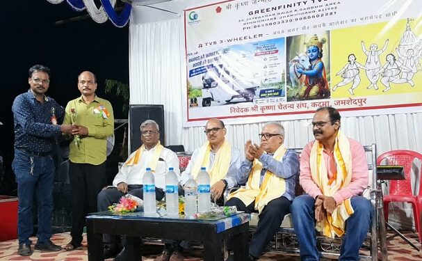 Jamshedpur shrikrishna Janshthmi : कदमा रंकिणी मंदिर के पास श्रीकृष्ण जन्माष्टमी मनाएगा श्रीकृष्ण चैतन्य संघ, संघ के पूजा पंडाल का डॉ एस प्रधान ने किया पूजा पंडाल का उद्घाटन  