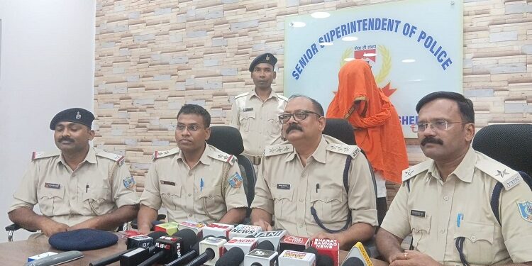 Jamshedpur accused of chain snatching arrested : सोनारी में चेन छिनतई के फरार आरोपी को पुलिस ने किया गिरफ्तार, मामले के दो आरोपियों को पुलिस पहले ही भेज चुकी थी जेल