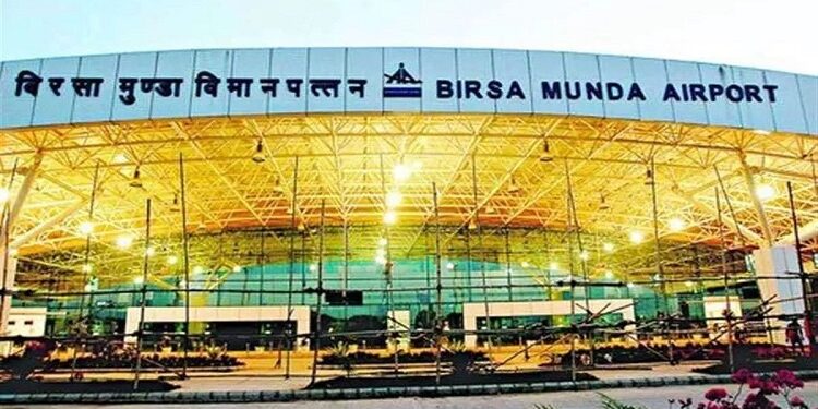 jharkhand airport : रांची के बिरसा मुंडा एयरपोर्ट पर बढ़ी हवाई यात्रियों की आवाजाही, अगस्त में 1.80 लाख से अधिक यात्रियों ने किया सफर