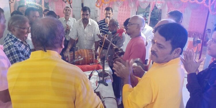 Jamshedpur janmashtmi mahotsav : बिष्टुपुर परमहंस लक्ष्मीनाथ गोस्वामी मंदिर में दो दिवसीय जन्माष्टमी महोत्सव आरंभ, शनिवार को अखंड हरिकीर्तन व रामायण पाठ के पश्चात होगा कीर्तन भजन